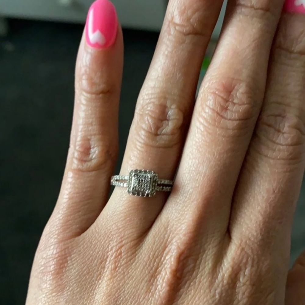10k white gold diamond ring